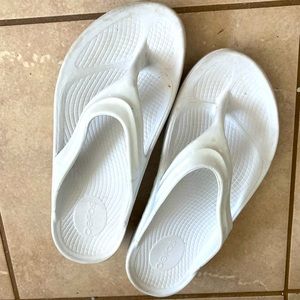 Flip Flop Oofos White